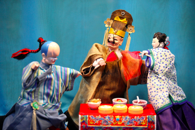 Paper Monkey Theatre puppets